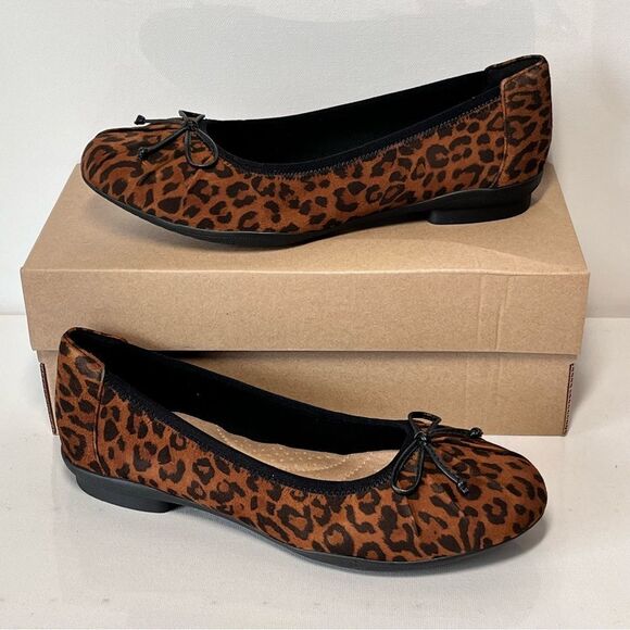 Clarks Sara Aster Suede Ballet Flats - Picture 1 of 7